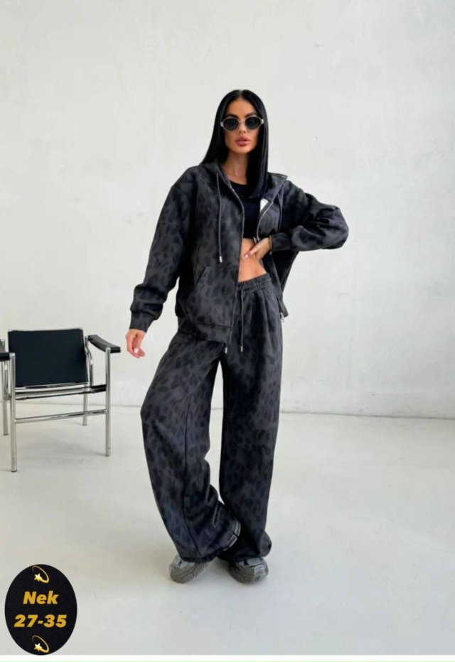 Спортивный костюм 23136294