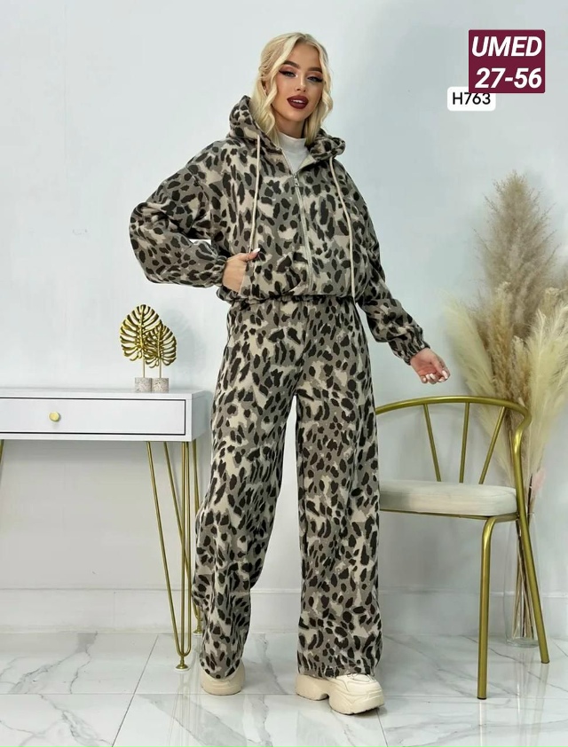 Спортивный костюм 23138812