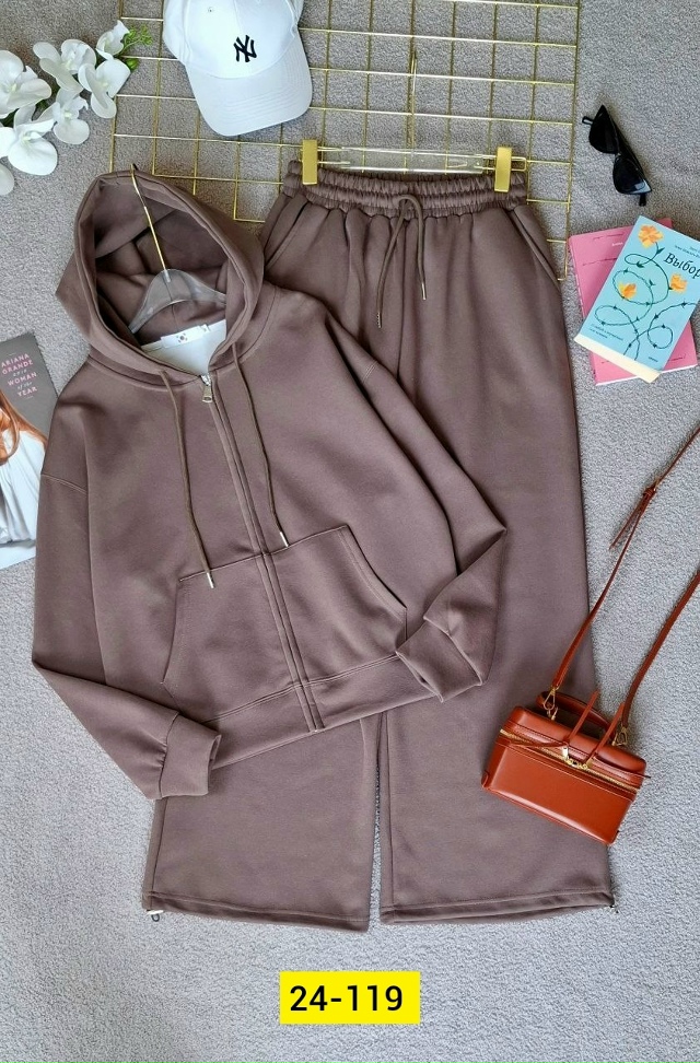 Спортивный костюм 23137936