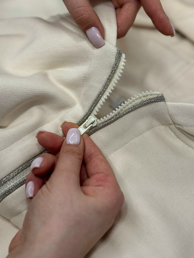 Спортивный костюм 23144618