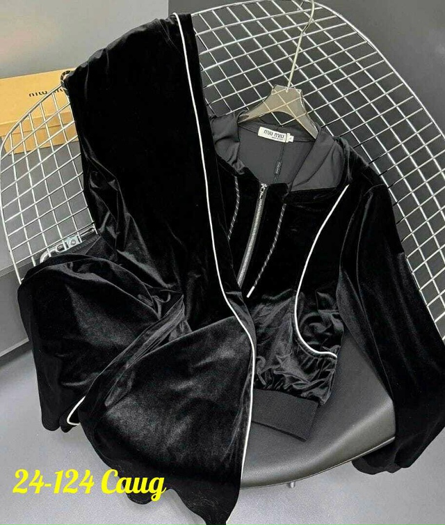 Спортивный костюм 23144879