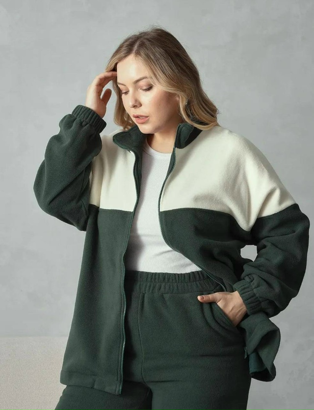 Спортивный костюм 23157094