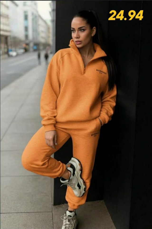 Спортивный костюм 23167995