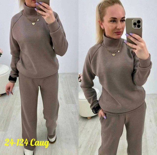 Спортивный костюм 23173375