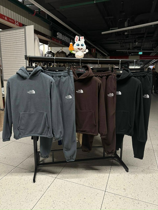 Спортивный костюм 23178864