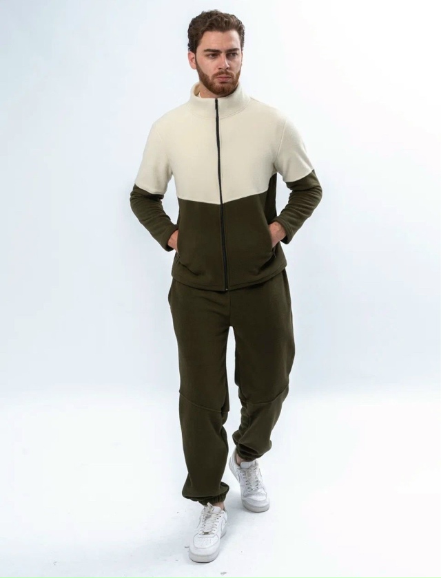 Спортивный костюм 23180392