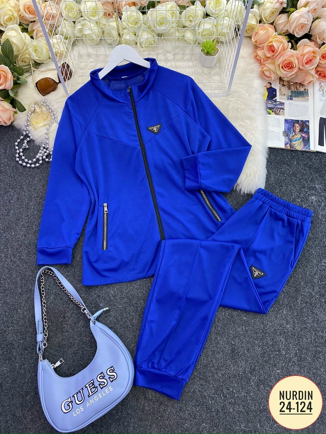 Спортивный костюм 23181727